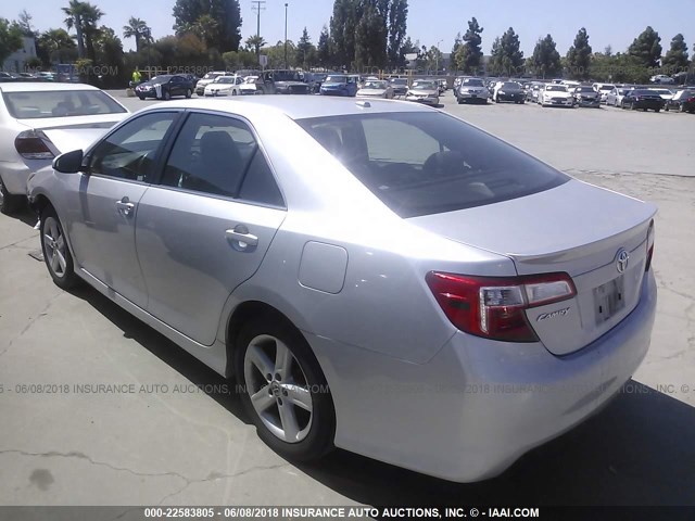 4T1BF1FK7CU505600 - 2012 TOYOTA CAMRY SE/LE/XLE SILVER photo 3