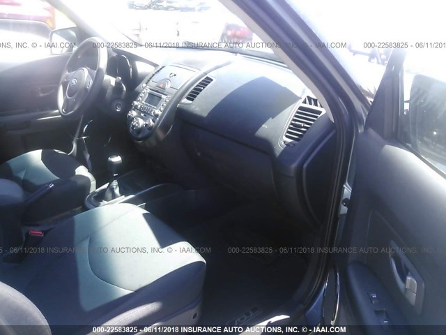 KNDJT2A27B7223119 - 2011 KIA SOUL +/!/SPORT BLUE photo 5