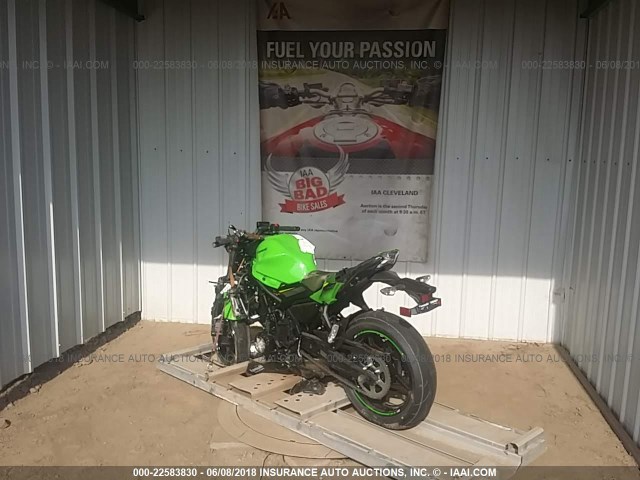 JKAEXEK17JDA12142 - 2018 KAWASAKI EX650 F GREEN photo 3