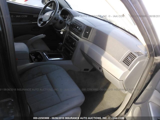 1J4GS48K25C670185 - 2005 JEEP GRAND CHEROKEE LAREDO/COLUMBIA/FREEDOM 黑色 照片 5