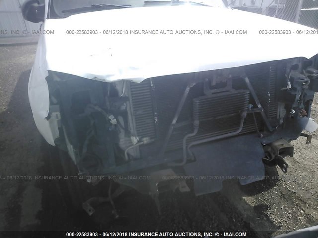 1GCHK23154F158933 - 2004 CHEVROLET SILVERADO K2500 HEAVY DUTY WHITE photo 6