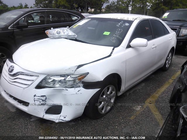 4T1BF3EK7BU695183 - 2011 TOYOTA CAMRY SE/LE/XLE თეთრი ფოტო 2