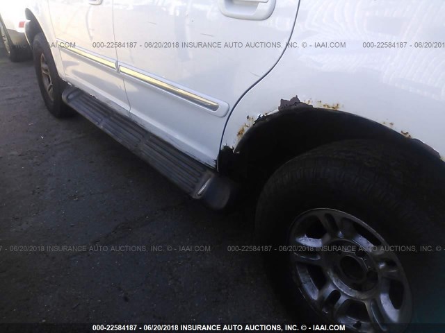 1FMPU16L3YLC01276 - 2000 FORD EXPEDITION XLT WHITE photo 6