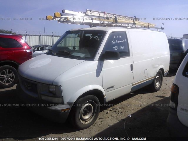 1GTDM19W4YB538963 - 2000 GMC SAFARI XT WHITE photo 2