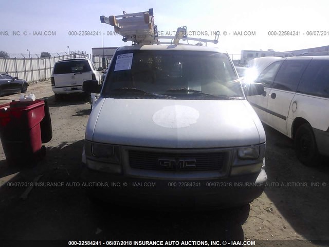 1GTDM19W4YB538963 - 2000 GMC SAFARI XT WHITE photo 6