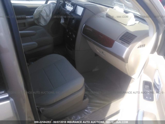 2A8HR54P58R773358 - 2008 CHRYSLER TOWN & COUNTRY TOURING BEIGE photo 5