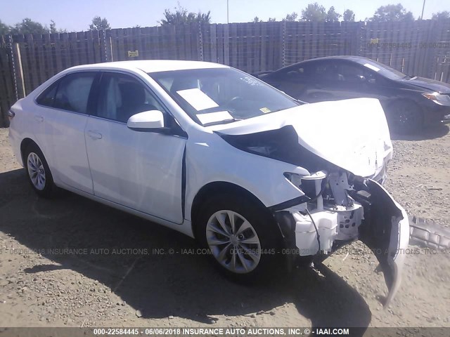 4T4BF1FK4GR556516 - 2016 TOYOTA CAMRY LE/XLE/SE/XSE 白色 照片 1