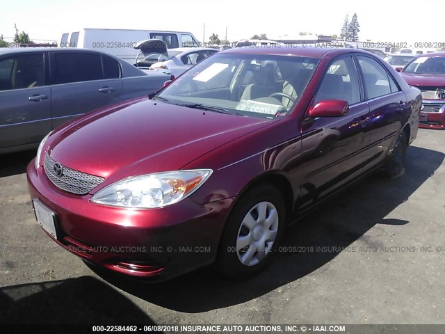 JTDBE32K020091364 - 2002 TOYOTA CAMRY LE/XLE/SE წითელი ფოტო 2