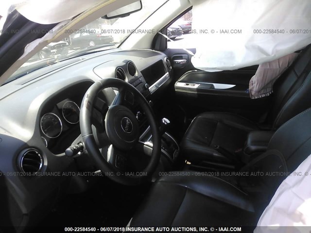 1C4NJCEA2ED674141 - 2014 JEEP COMPASS LATITUDE 棕色 照片 5