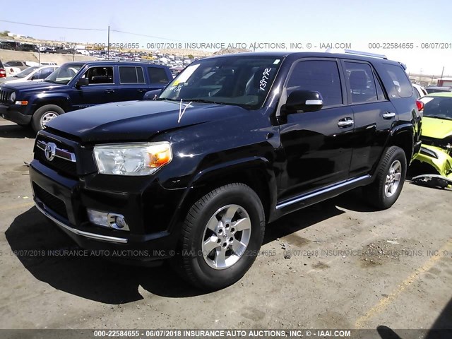 JTEBU5JR6B5062723 - 2011 TOYOTA 4RUNNER SR5/LIMITED/TRAIL BLACK photo 2