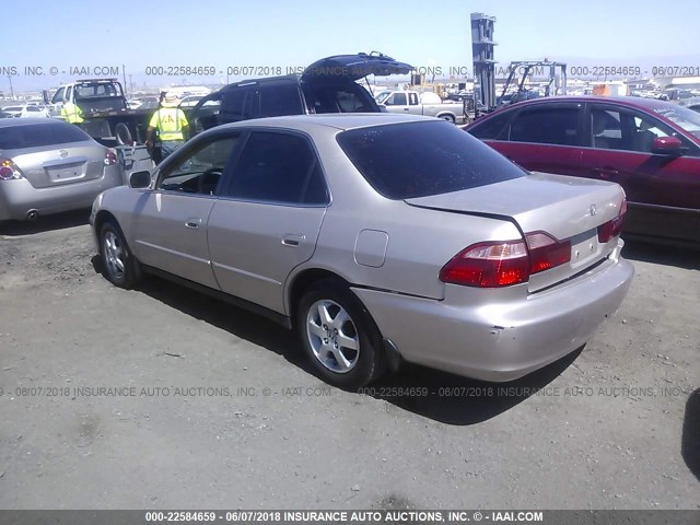 1HGCG5674YA041779 - 2000 HONDA ACCORD SE GOLD photo 3