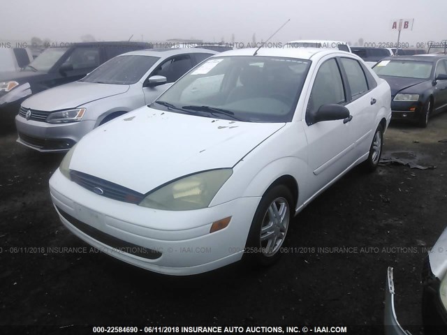 1FAFP38Z04W167946 - 2004 FORD FOCUS ZTS WHITE photo 2