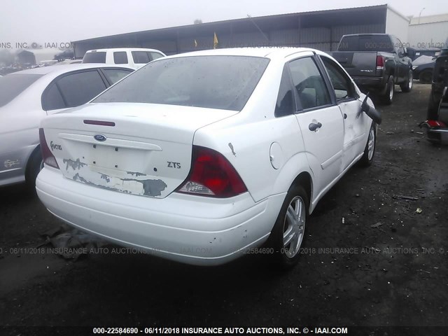 1FAFP38Z04W167946 - 2004 FORD FOCUS ZTS WHITE photo 4