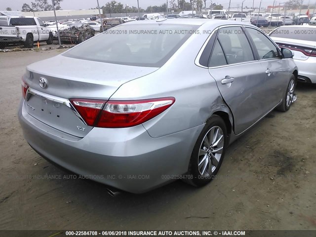 4T1BK1FK6FU564962 - 2015 TOYOTA CAMRY XSE/XLE Gümüş foto 4