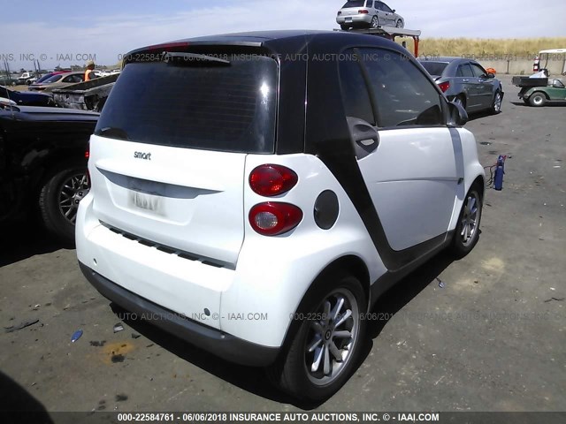 WMEEJ3BAXAK357820 - 2010 SMART FORTWO PURE/PASSION WHITE photo 4