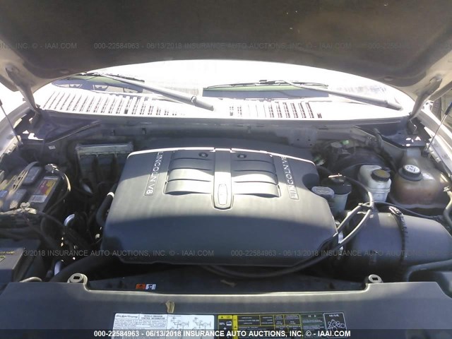 5LMFU27RX4LJ24045 - 2004 LINCOLN NAVIGATOR GOLD photo 10