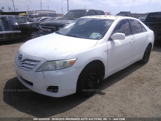 4T4BF3EK5BR134115 - 2011 TOYOTA CAMRY SE/LE/XLE WHITE photo 2