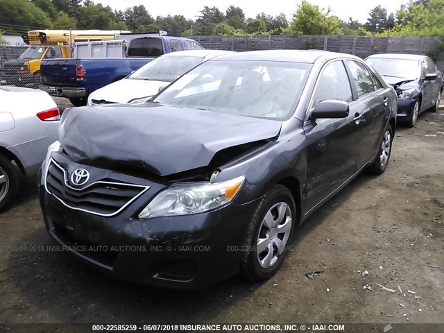 4T1BF3EK5AU050370 - 2010 TOYOTA CAMRY SE/LE/XLE GRAY photo 2