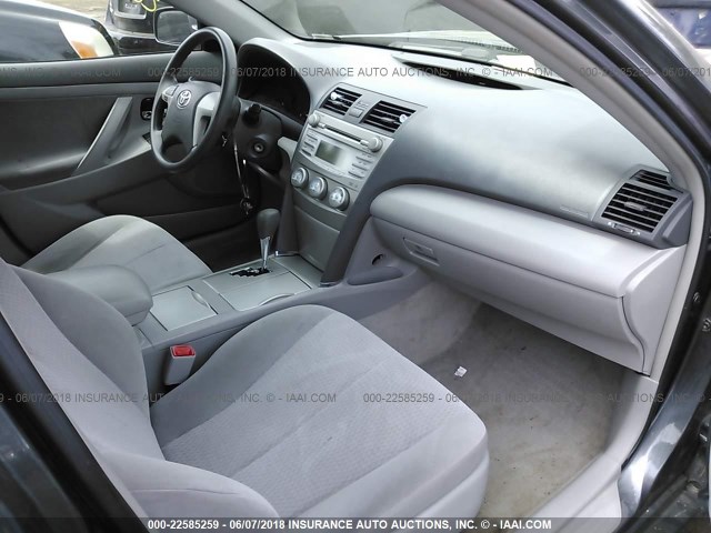 4T1BF3EK5AU050370 - 2010 TOYOTA CAMRY SE/LE/XLE GRAY photo 5