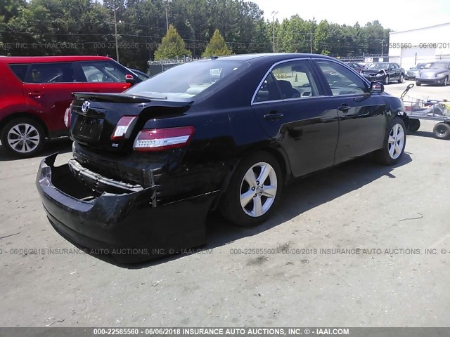 4T1BF3EK5BU210359 - 2011 TOYOTA CAMRY SE/LE/XLE შავი ფოტო 4