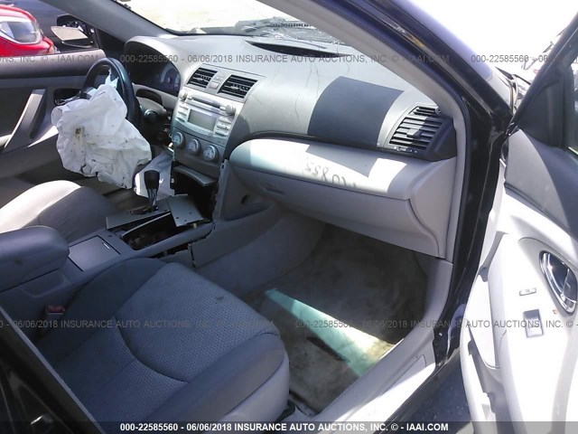 4T1BF3EK5BU210359 - 2011 TOYOTA CAMRY SE/LE/XLE შავი ფოტო 5
