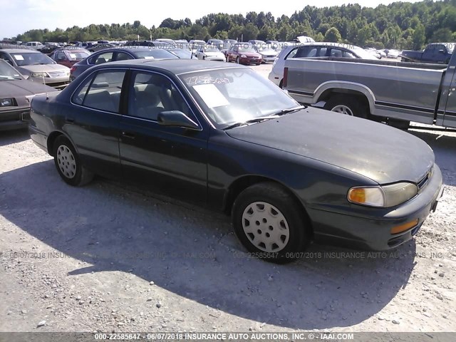 4T1BG12K8TU831022 - 1996 TOYOTA CAMRY DX/LE/XLE მწვანე ფოტო 1