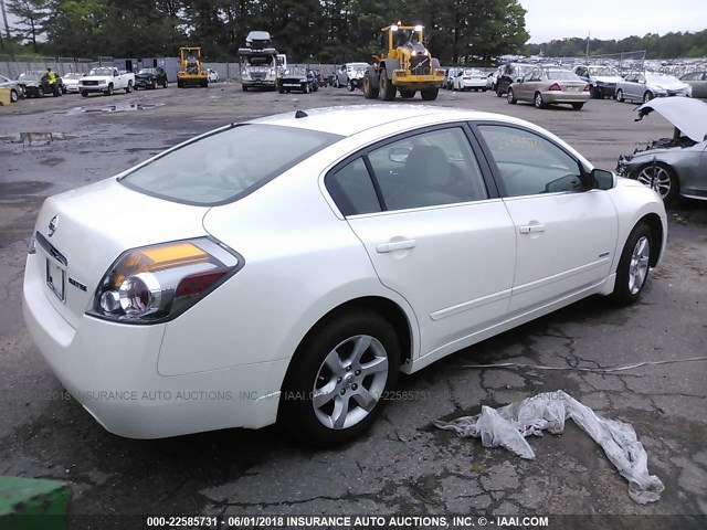 1N4CL21E37C168983 - 2007 NISSAN ALTIMA HYBRID WHITE photo 4