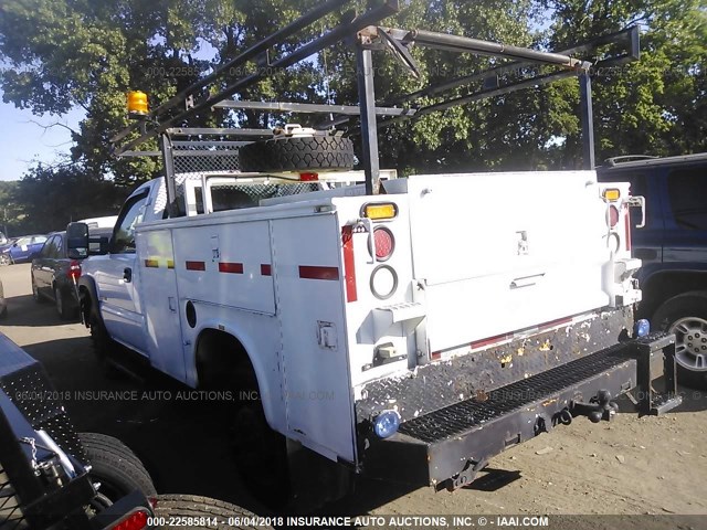 1GBHK34U36E247069 - 2006 CHEVROLET SILVERADO K3500 WHITE photo 3