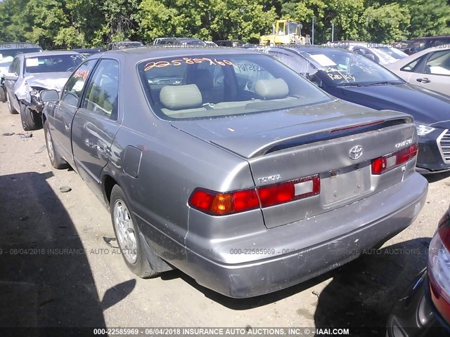 4T1BF28K2WU046290 - 1998 TOYOTA CAMRY CE/LE/XLE TAN photo 3