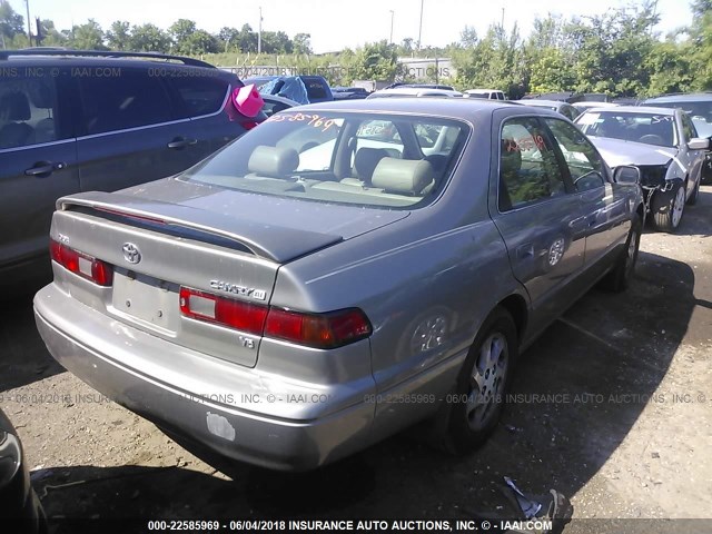 4T1BF28K2WU046290 - 1998 TOYOTA CAMRY CE/LE/XLE TAN photo 4