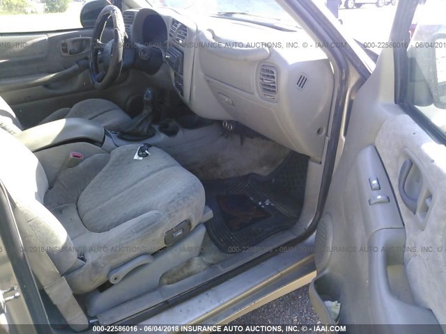 1GKDT13W912136183 - 2001 GMC JIMMY GRAY photo 5