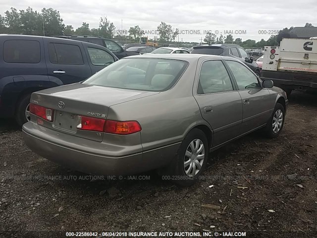 4T1BF22K0YU093247 - 2000 TOYOTA CAMRY LE/XLE رمادي صورة 4