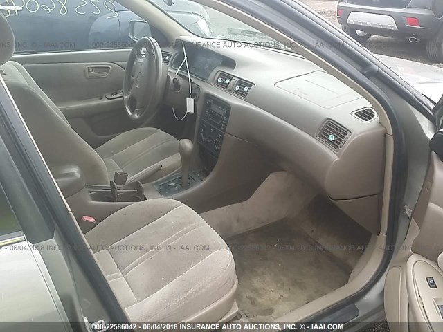 4T1BF22K0YU093247 - 2000 TOYOTA CAMRY LE/XLE رمادي صورة 5