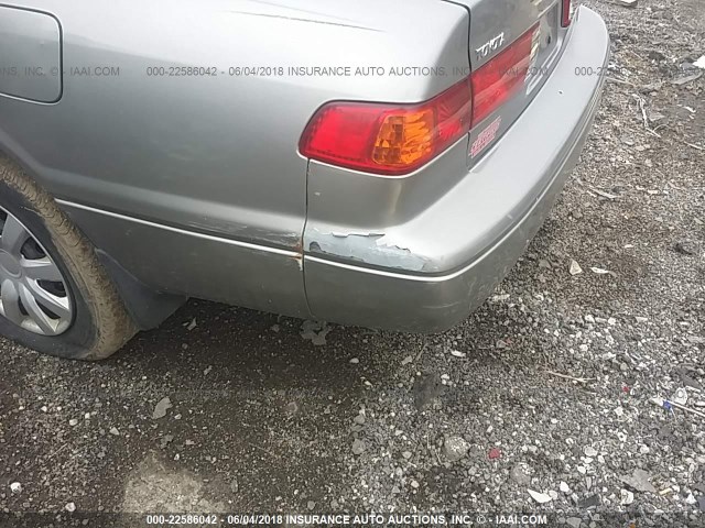 4T1BF22K0YU093247 - 2000 TOYOTA CAMRY LE/XLE رمادي صورة 6