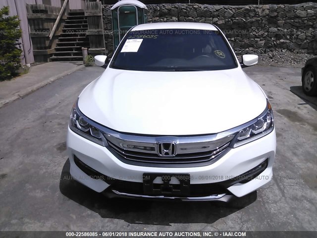 1HGCR2F5XHA068461 - 2017 HONDA ACCORD SPORT 白色 照片 6