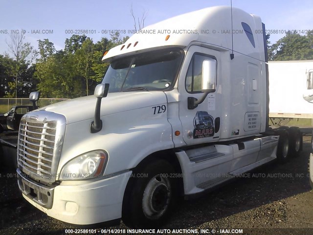 1FUJGLBG4CLBE5354 - 2012 FREIGHTLINER CASCADIA 125  WHITE photo 2