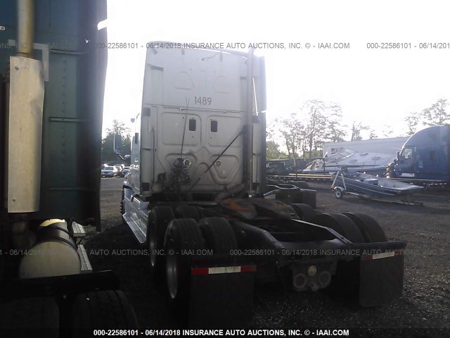 1FUJGLBG4CLBE5354 - 2012 FREIGHTLINER CASCADIA 125  WHITE photo 3