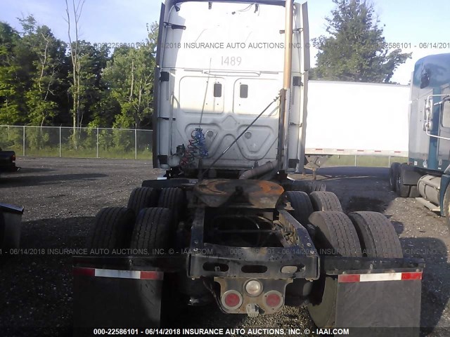 1FUJGLBG4CLBE5354 - 2012 FREIGHTLINER CASCADIA 125  WHITE photo 8