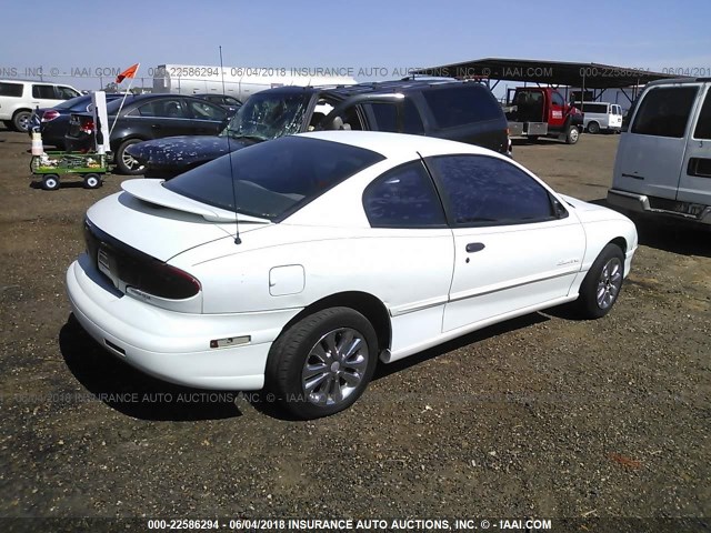 1G2JB1248W7550846 - 1998 PONTIAC SUNFIRE SE WHITE photo 4