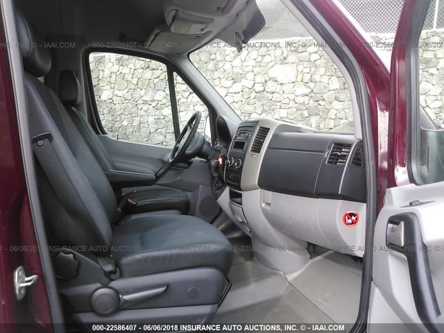 WDZPE8CC0D5732156 - 2013 MERCEDES-BENZ SPRINTER 2500 MAROON photo 5