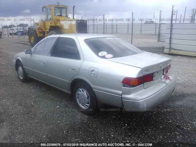 4T1BG22K9YU709511 - 2000 TOYOTA CAMRY CE/LE/XLE SILVER photo 3