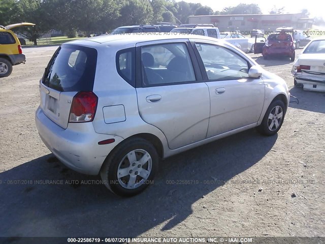 KL1TD66658B175061 - 2008 CHEVROLET AVEO LS SILVER photo 4