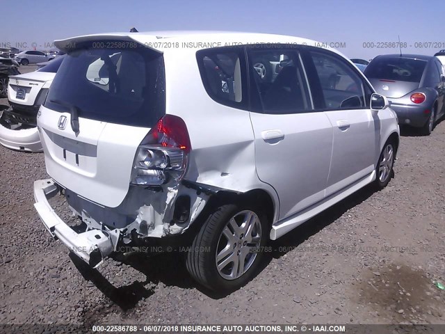 JHMGD38607S024096 - 2007 HONDA FIT S WHITE photo 4