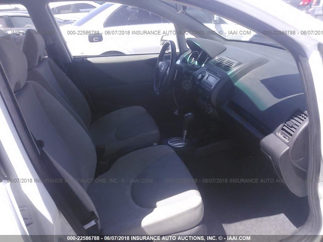 JHMGD38607S024096 - 2007 HONDA FIT S WHITE photo 5