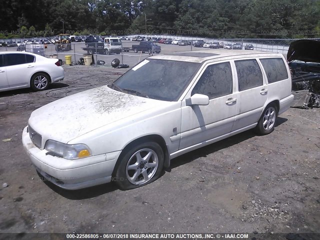 YV1LW61J8Y2700493 - 2000 VOLVO V70 SE WHITE photo 2