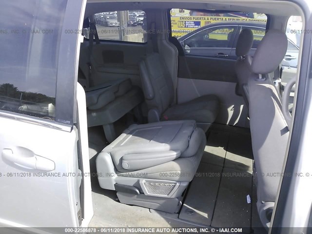 2A8HR44E09R502220 - 2009 CHRYSLER TOWN & COUNTRY LX SILVER photo 8