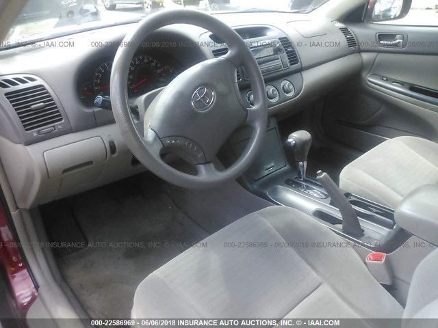 4T1BE32K25U076938 - 2005 TOYOTA CAMRY LE/XLE/SE წითელი ფოტო 5