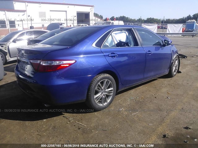 4T1BF1FK2GU611765 - 2016 TOYOTA CAMRY LE/XLE/SE/XSE BLUE photo 4