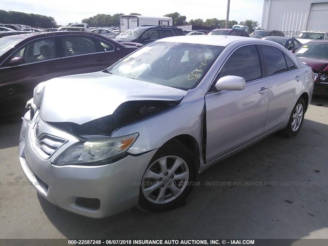 4T1BF3EK6BU169434 - 2011 TOYOTA CAMRY SE/LE/XLE SILVER photo 2