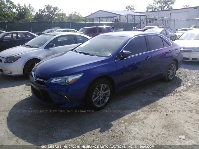 4T1BF1FK1GU603785 - 2016 TOYOTA CAMRY LE/XLE/SE/XSE BLUE photo 2